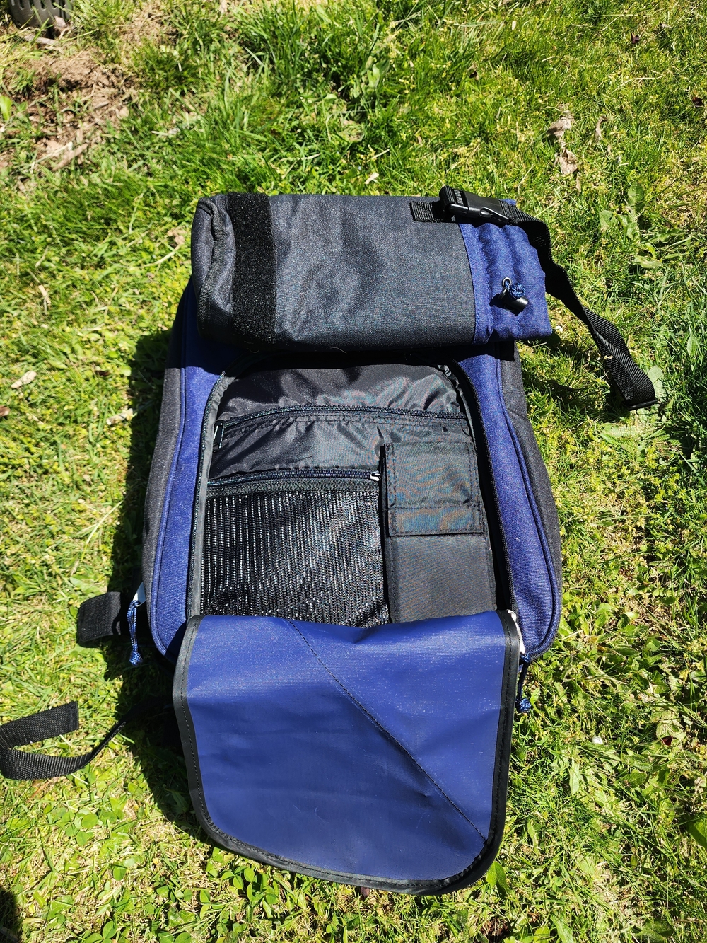 Navy Blue Picnic Backpack For Two - Picture 2 of 10